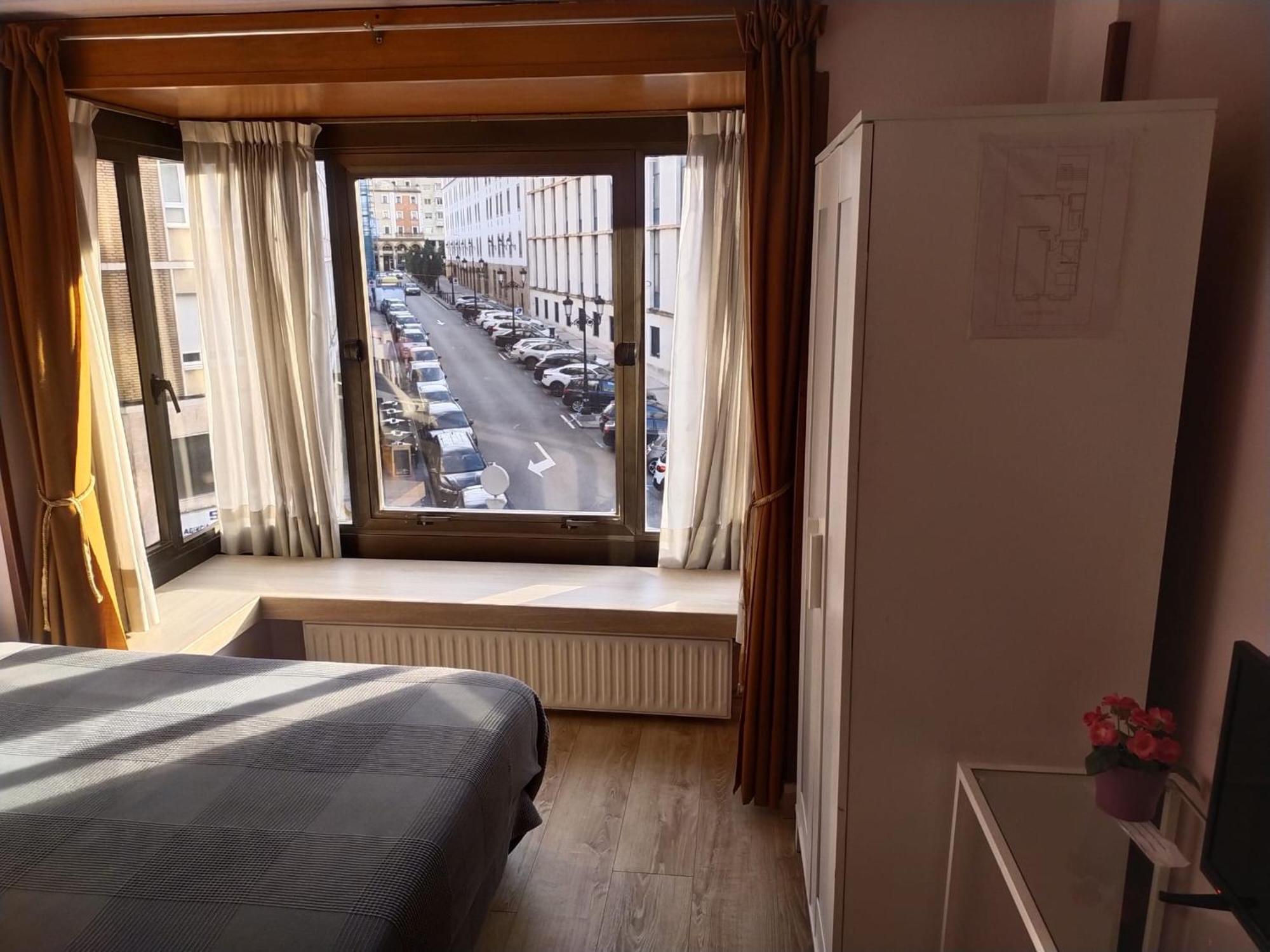 Hostal Alvarez Овьедо Экстерьер фото